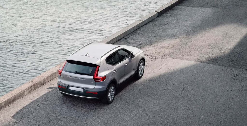 VOLVO-XC40-2.0-B3-G-Core-Auto-exterior-trasera.jpg