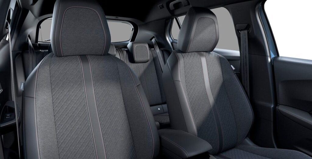 PEUGEOT-2008-Allure-PureTech-100-SS-6-vel.-interior-trasera.jpg
