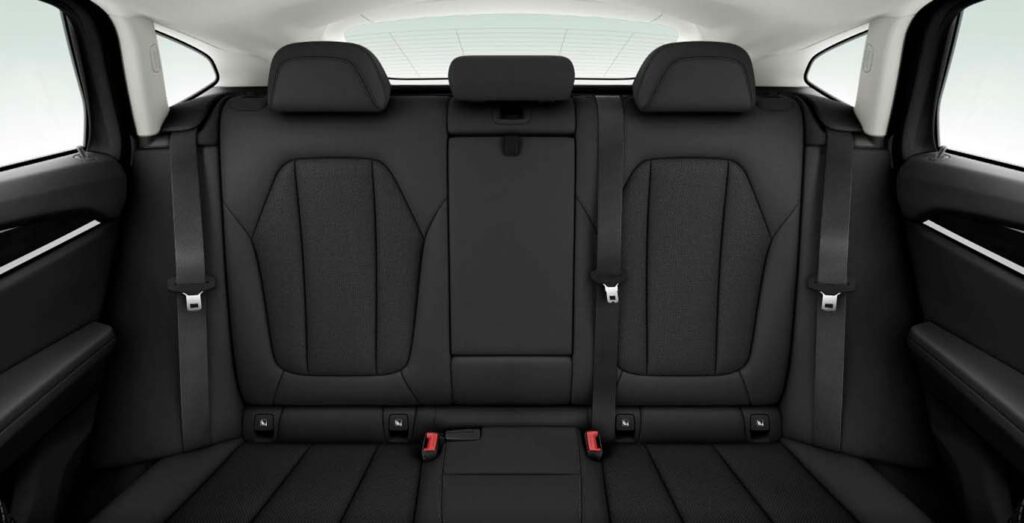 BMW-X4-xDrive-20d-xLine-interior-trasera.jpg