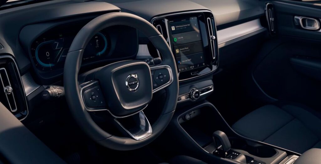 VOLVO-XC40-2.0-B3-G-Core-Auto-interior-delantera.jpg