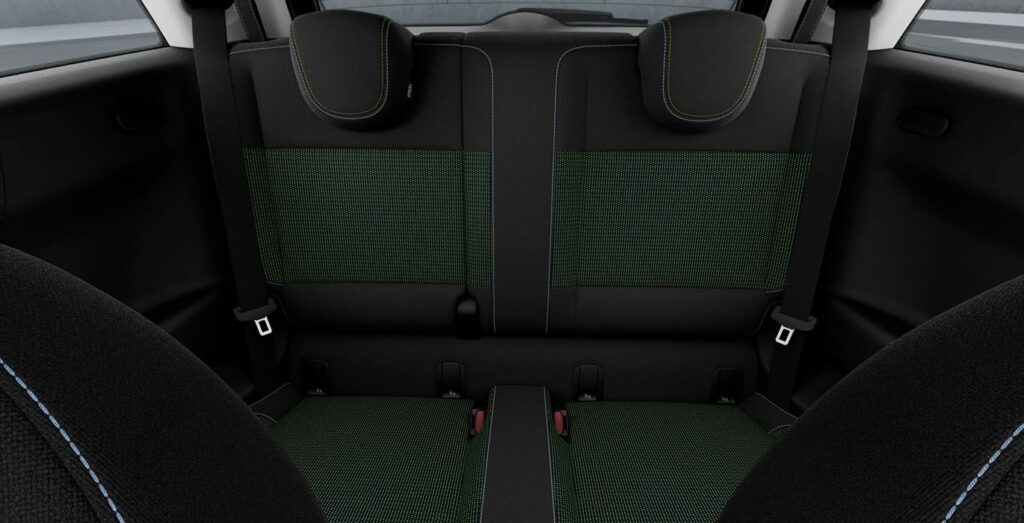 MINI-Cooper-E-Essential-interior-trasera.jpg
