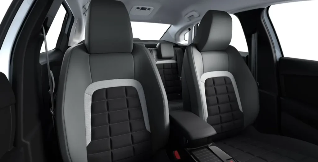 CITROEN-C4-X-Hybrid-Plus-interior-trasera.webp