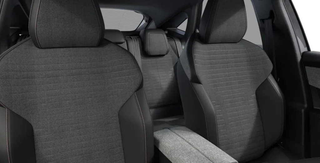 Peugeot-3008-Hybrid-1.2-100kW-Allure-interior-trasera.webp