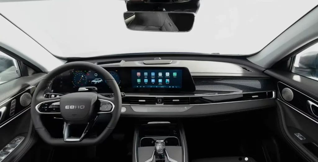 EBRO-S700-1.6-TGDI-Luxury-7-DCT-interior-delantera.webp