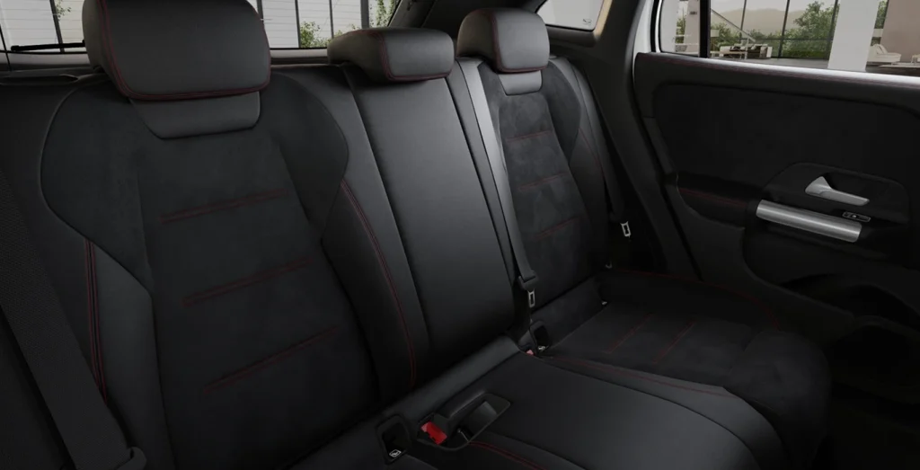 Mercedes-Benz-GLA-250e-Tecnologia-Hibrida-EQ-interior-trasera.webp