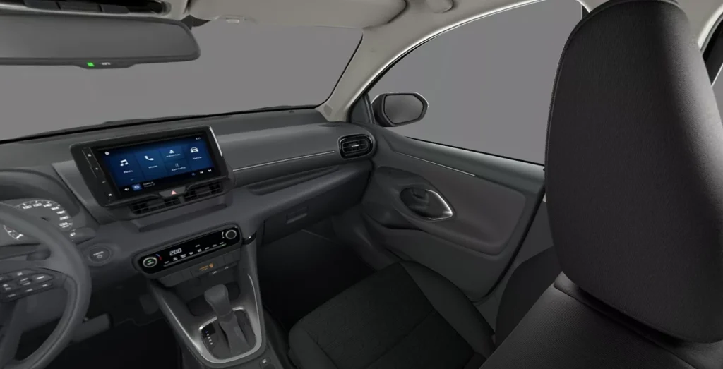 Toyota-Yaris-120H-116CV-ACTIVE-PLUS-interior-delantera-II.webp