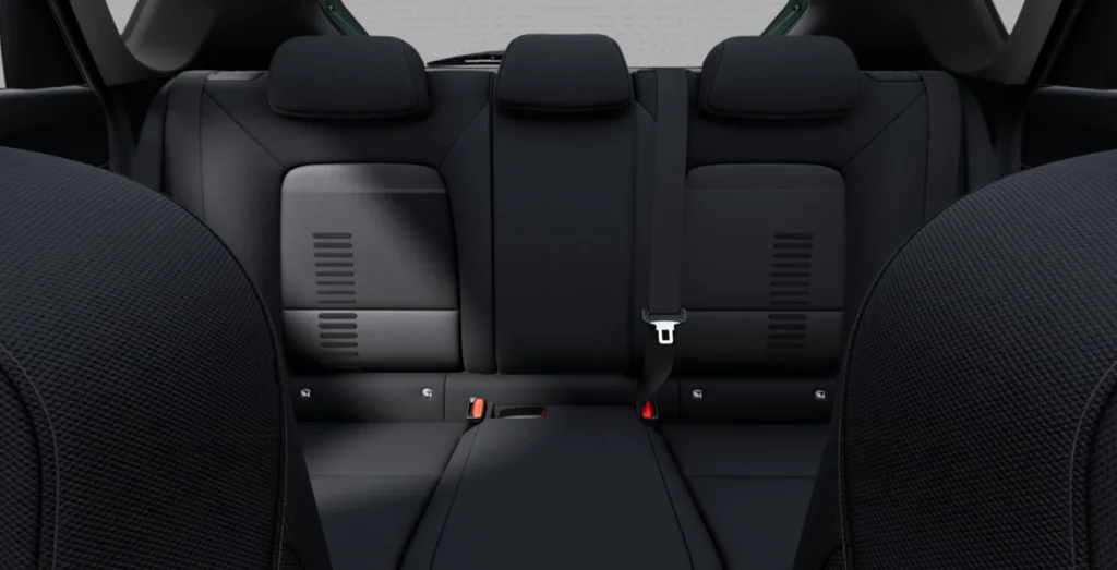 Hyundai-Bayon-1.0-TGDI-74kW-100CV-48V-Tecno-DCT-interior-trasera.webp