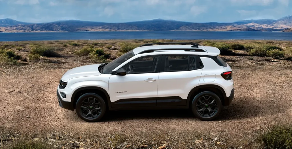 JEEP-AVENGER-EHYBRID-4xE-136CV-AUTOMATICO-exterior-perfil.webp