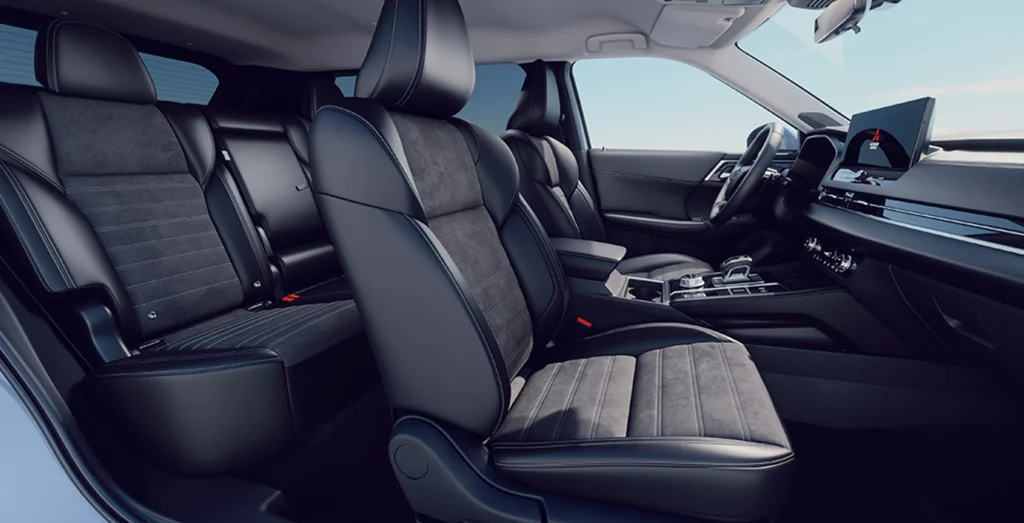 Mitsubishi-Outlander-PHEV-Kaiteki-4WD-225kW-interior-delantera.webp