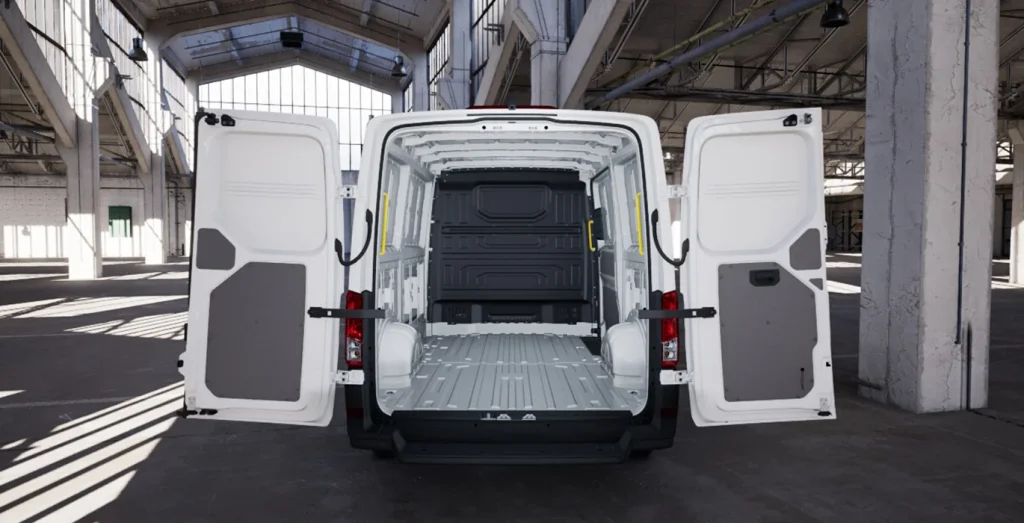 MAN-TGE-Furgon-FWD-SW-8-AT-interior-trasera-II-1.webp