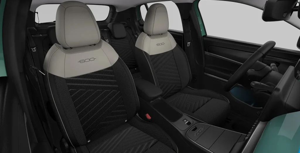 Fiat-600-ICON-MHEV-1.2-110CV-DDCT-AUTOMATICO-interior-trasera-2.webp